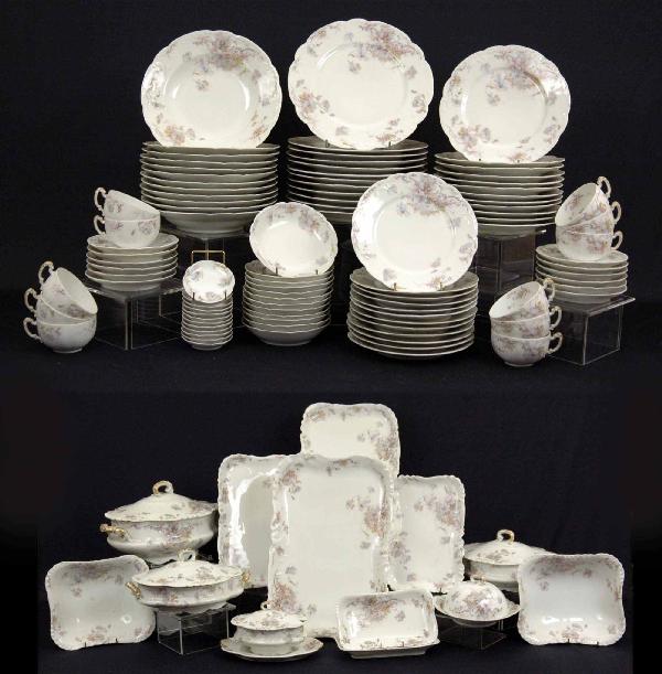 Set of Haviland & Co. Limoges France dinnerware, in: Set of Haviland & Co. Limoges France dinnerware, including twelve 9 1/2" dinner plates, twelve 8 1/2" plates, twelve 7 3/4" plates, twelve 9" soup plates, twelve 5 1/2" berry bowls, twelve 5 1/2" sauc