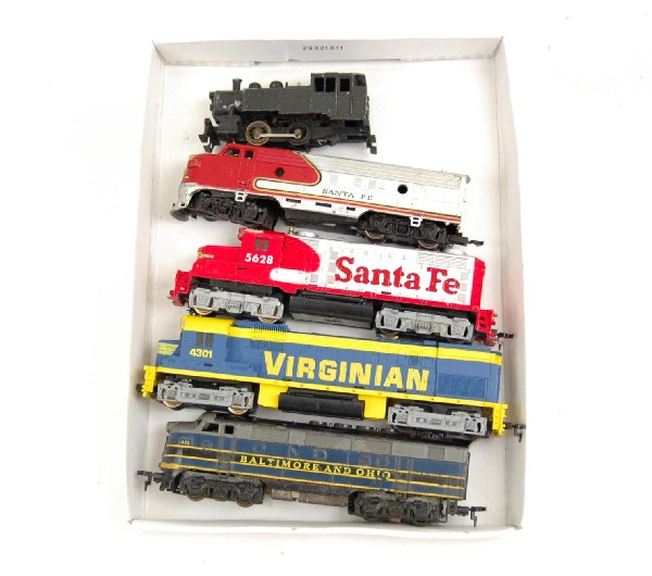 Five H.O. train engines including Gilbert and two : Five H.O. train engines including Gilbert and two Tyco