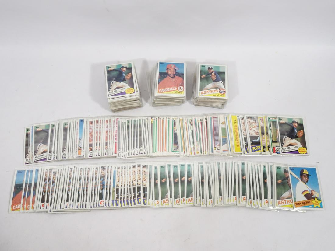 1980's Hall of Famers Baseball Cards Grouping (1 of 1)