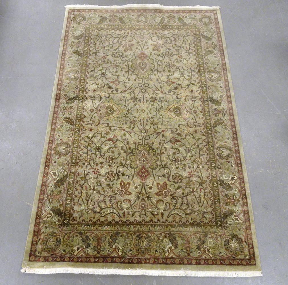 India Rug: Agra Indian rug 9' x 5'9"