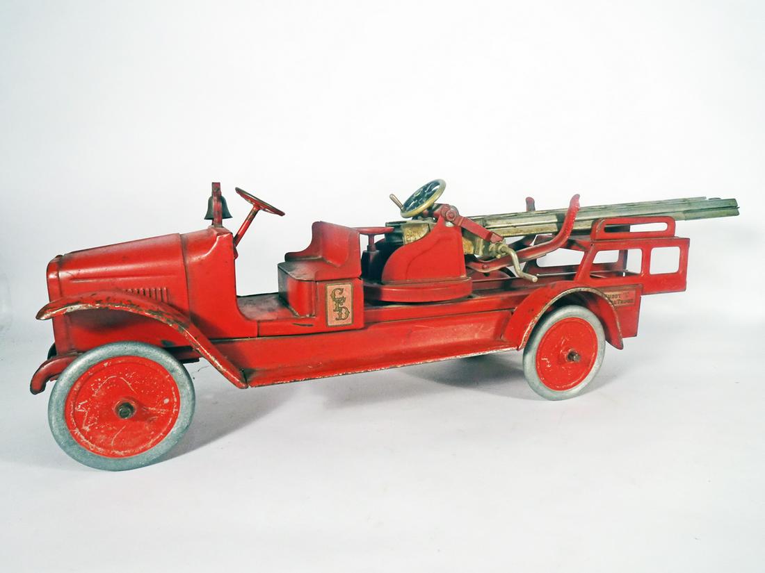 1920's Buddy L aerial fire truck. (1 of 3)