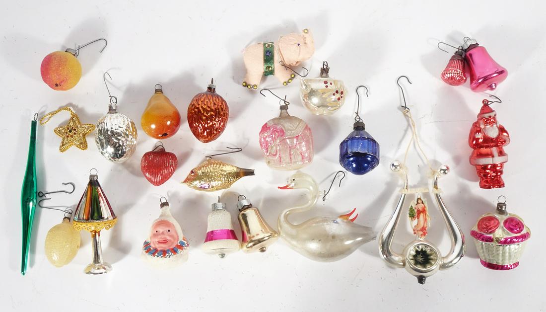 Vintage lot of Christmas tree ornaments. (1 of 3)
