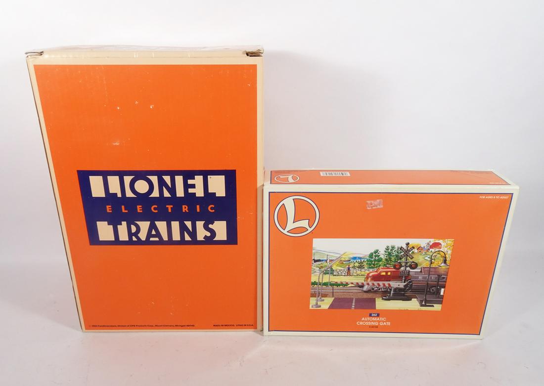 Two  1980's-1990's  Lionel O gauge platform accessories in original boxes. (1 of 2)