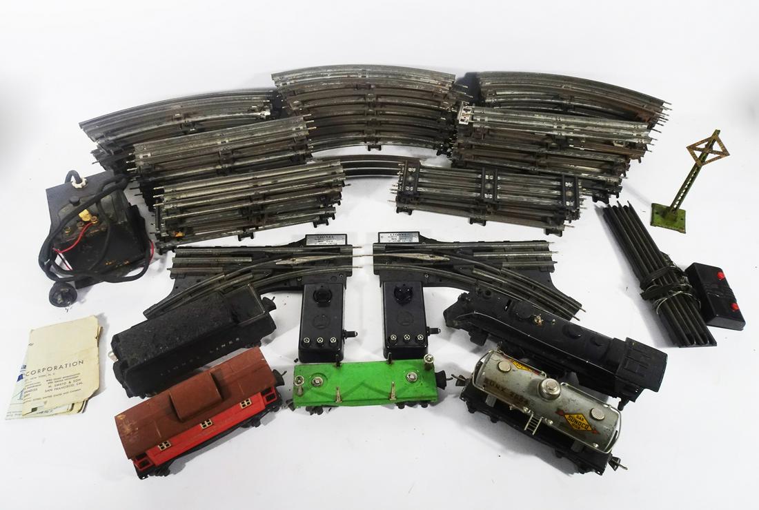 1930's Lionel O gauge freight train set with track. (1 of 3)