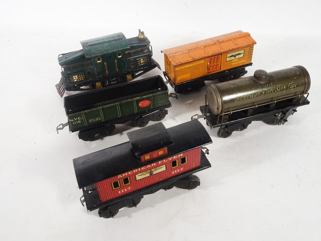 1920's-1930's American Flyer O gauge freight set. (1 of 4)