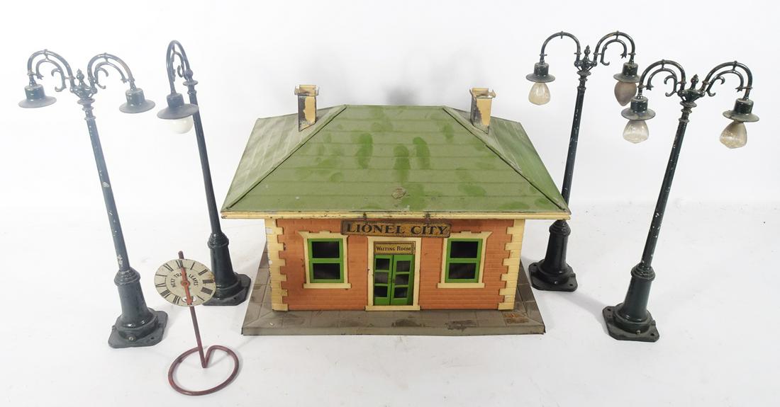 One lot of 1920's-1930 Lionel standard gauge platform accessories. (1 of 3)
