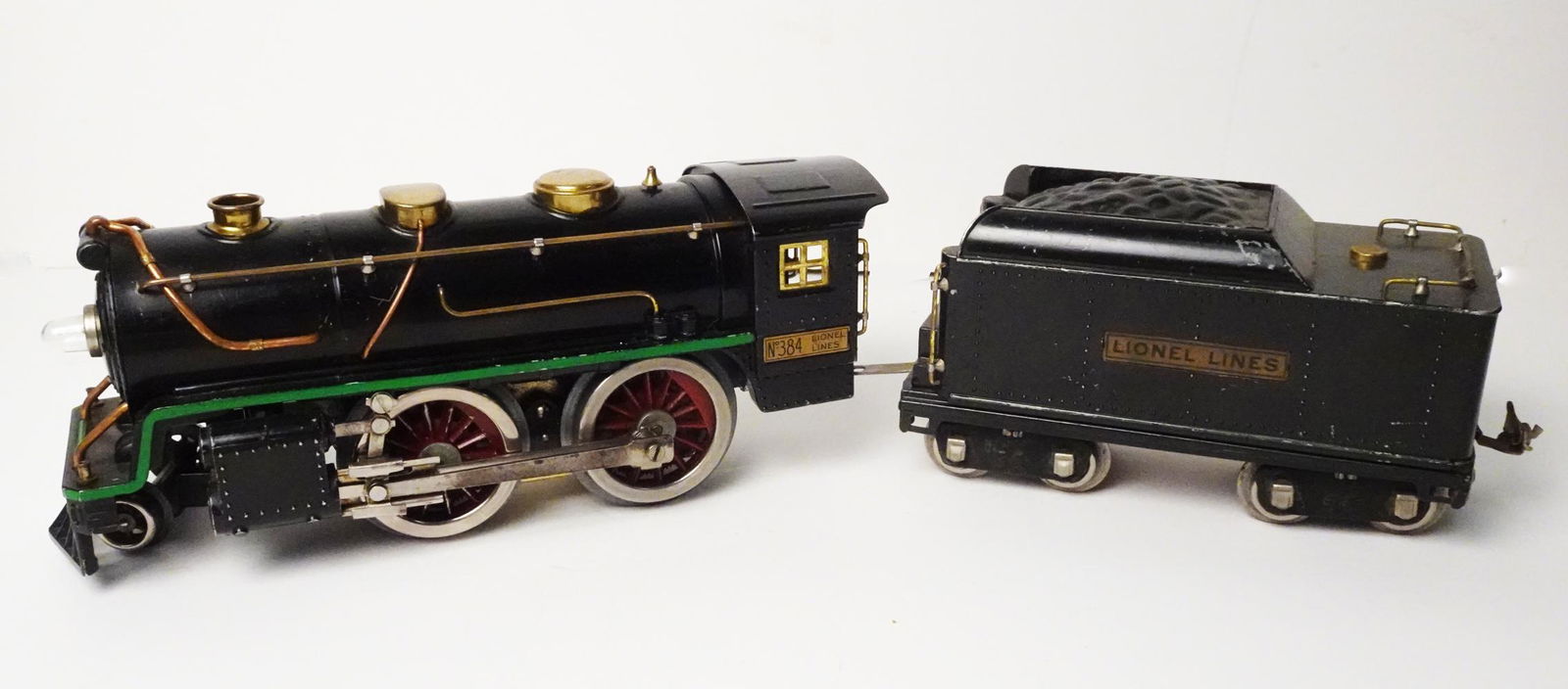 1930's Lionel standard gauge steam engine #385 with #384-T  tender. (1 of 5)