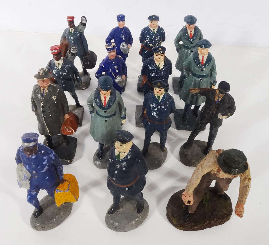 Fifteen pre-war Japanese standard gauge size composition figures. (1 of 5)