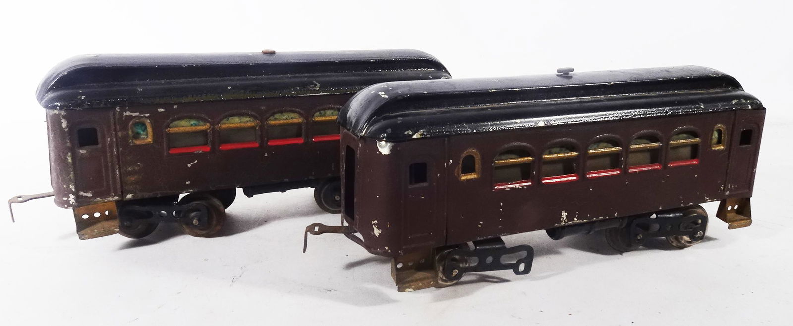 Restorable Lionel standard gauge passenger set.: Restorable Lionel standard gauge passenger set. Set consists of a #8 and three passenger cars-baggage, coach and observation.