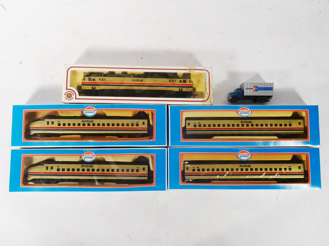 Lot of 1980's-1990's  Amtrak HO gauge trains. (1 of 3)