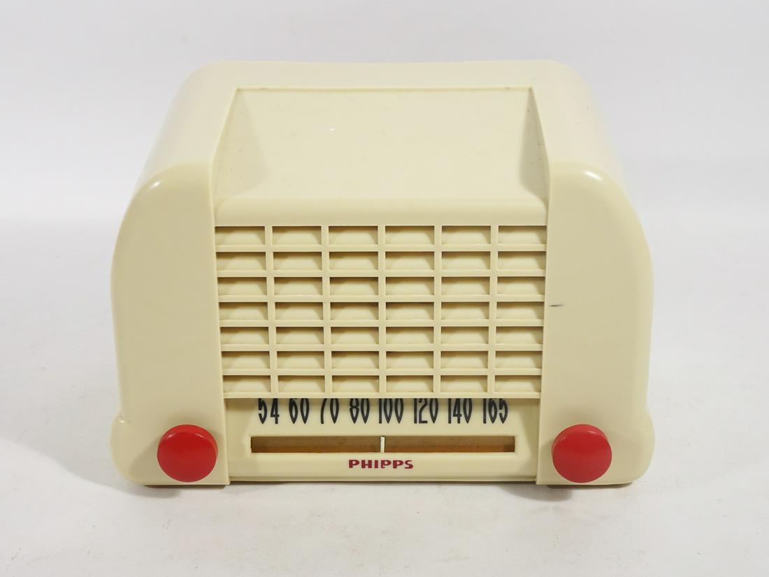 Phipps Unknown Model Tabletop Radio (1 of 3)