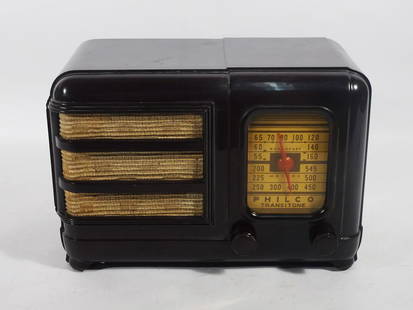 Philco Model 39-3A5 Tabletop Radio: Philco Products Corp. model 36-3A5 tabletop radio, circa 1938-1939, brown Bakelite case, 5 tubes, 5 AM tuned circuits, broadcast and short wave bands, 8 1/4" high x 12" x 6 1/2"