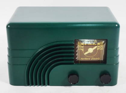 Northern Electric 5000 Tabletop Radio: Northern Electric Co. Ltd. Baby Champ model 5000 tabletop radio, circa 1946-1947, green Bakelite case, 5 tubes, 6 AM tuned circuits, broadcast only wave band, 6 1/2" high x 10 1/2 x 6"