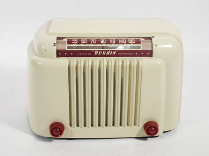 Bendix Model 526MB Tabletop Radio: Bendix Radio Division model 526MB tabletop radio, circa 1947-1948, ivory plastic case, 5 tubes, 6 AM tuned circuits, broadcast only wave band, 7" high x 11" x 7 1/4"