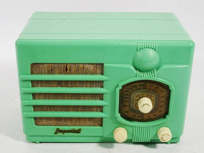 Imperial Unknown Model Tabletop Radio: Imperial unknown model tabletop radio, manufacturer unknown, circa 1940's, green plastic case, 4 tubes, AM tuned circuits, broadcast and shortwave wave bands, 7" high x 10" x 5 3/4"