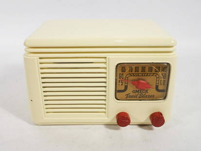 Meck Model RC-5C5-D Tabletop Radio: John Meck Industries Inc. Trail Blazer model RC-5C5-D tabletop radio, circa 1946, ivory painted Bakelite case, 5 tubes, 6AM tuned circuits, broadcast wave band, 5" high x 8" x 4 1/2"