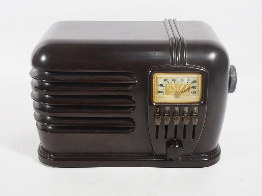 Truetone Model D-636 Tabletop Radio (1 of 4)