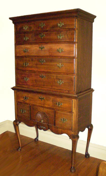 New England maple Queen Anne highboy, flat top wit: New England maple Queen Anne highboy, flat top with molded cornice over five graduated drawers, lower case with two long drawers, the bottom drawer made to appear as three short drawers with centered 