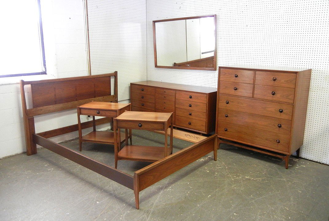 Thomasville "Motif" six piece walnut bedroom set w: Thomasville "Motif" six piece walnut bedroom set with rosewood pulls, mid 20th C., tall chest 46" x 40" x 19", triple dresser 31" x 64" x 19", pair of nightstands 25" x 24" x 16", mirror 32" x 50", fu