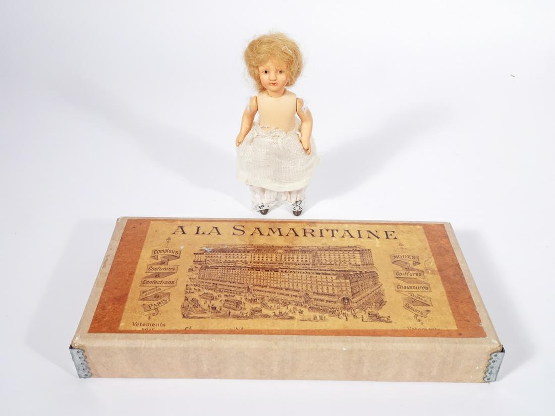 Vintage A La Samaritaine French bisque doll in original Presentation Box (1 of 3)