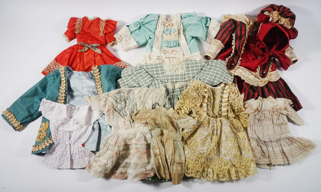 Antique and antique style doll outfits (1 of 4)