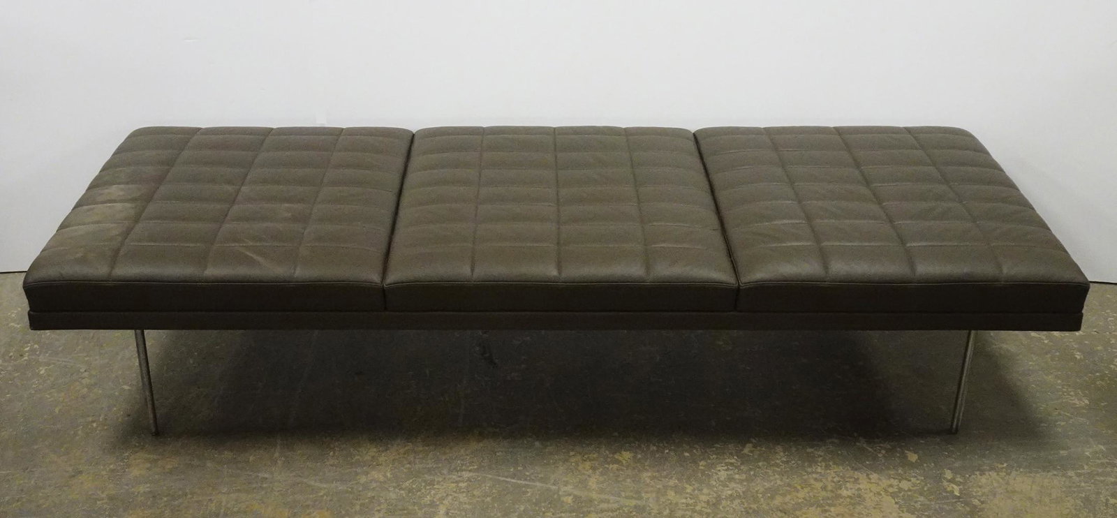 Geiger International Tuxedo Museum Bench (1 of 3)