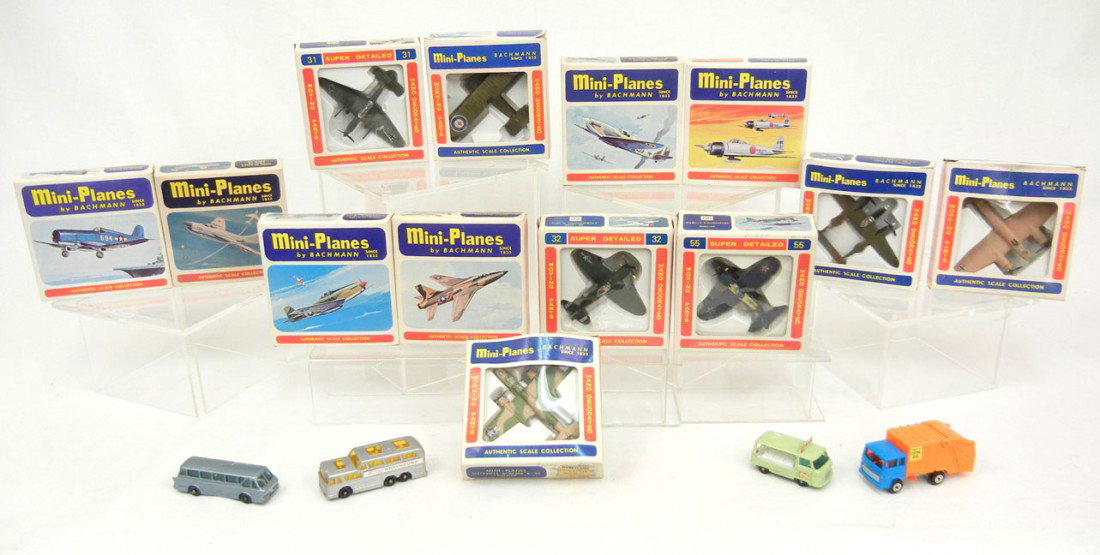 Grouping of thirteen Bachmann mini-planes, new in : Grouping of thirteen Bachmann mini-planes, new in boxes; Matchbox refuse truck; Lesney bottle float; Greyhound coach bus; and a Royal Tiger coach bus