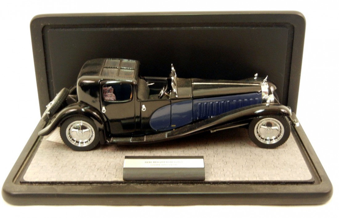 1930 Bugatti Royale Coupe Napoleon in display by t: 1930 Bugatti Royale Coupe Napoleon in display by the Franklin Mint, 1:24 scale