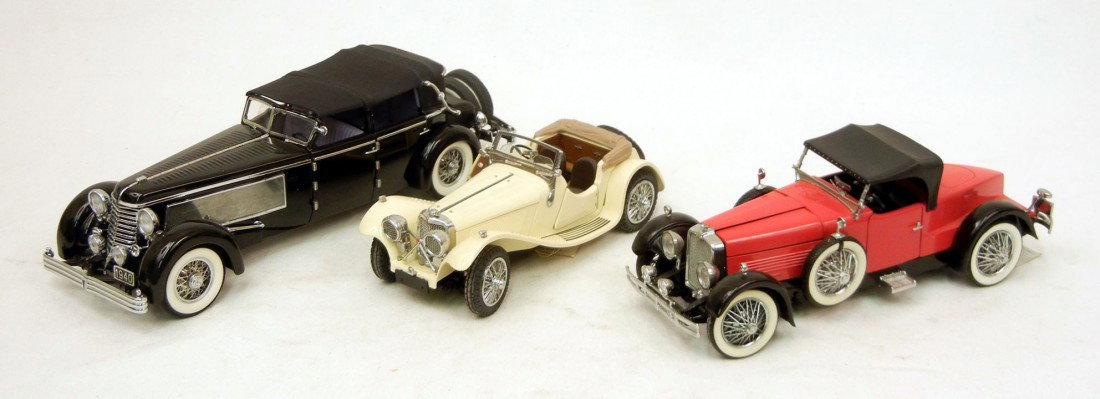 1940 Duesenberg, 1938 Jaguar SS 100 (1986), and 19: 1940 Duesenberg, 1938 Jaguar SS 100 (1986), and 1928 Stutz Black Hawk Boattail Speedster (1988), all by the Franklin Mint, with hang tags, 1:24 scale