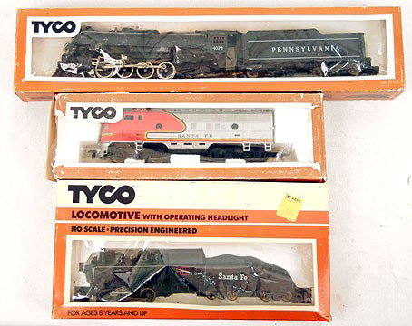 Tyco HO scale, including No. 4015 Sante Fe: Tyco HO scale, including No. 4015 Sante Fe, No. 99 Sante Fe, and No. 4073 Pennsylvania, all in original boxes