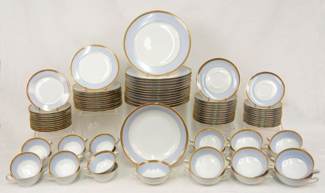 Set of C.H. Field Haviland Limoges dinnerware, eigh: Set of C.H. Field Haviland Limoges dinnerware, eighty-eight pieces including fourteen 10" dinner plates, twelve each of the following 7 1/2" salad plates, 6 1/4" dessert plates, 6 5/8" saucers, 5 5/8"
