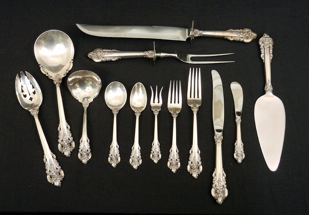 Set of Wallace sterling silver flatware "Grande Ba: Set of Wallace sterling silver flatware "Grande Baroque"-service for twelve, including (12 each) 9 7/8" dinner knives, 8" dinner forks, 6 5/8" salad or dessert forks, 6 1/4" teaspoons, 6 1/8" cream so