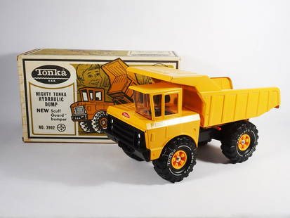 1970's Tonka Toys Mighty Tonka Hydraulic Dump: Circa 1970's Tonka Toys pressed metal No. 3902 Mighty Tonka Hydraulic Dump Truck with its original box