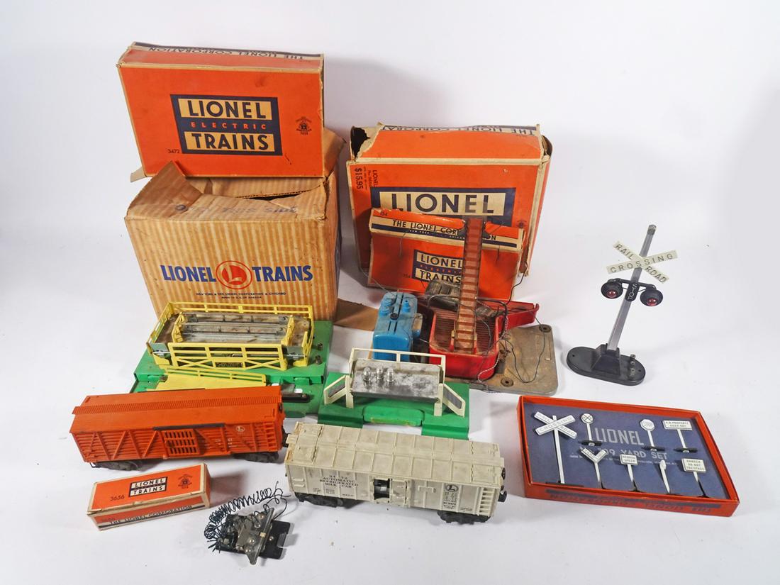 Post War Lionel Accessories and Trains Grouping (1 of 6)