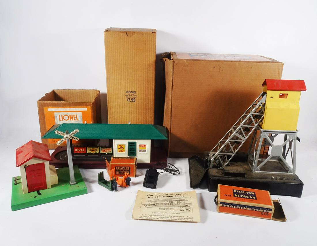 Post War Lionel Train Accessory Grouping (1 of 6)