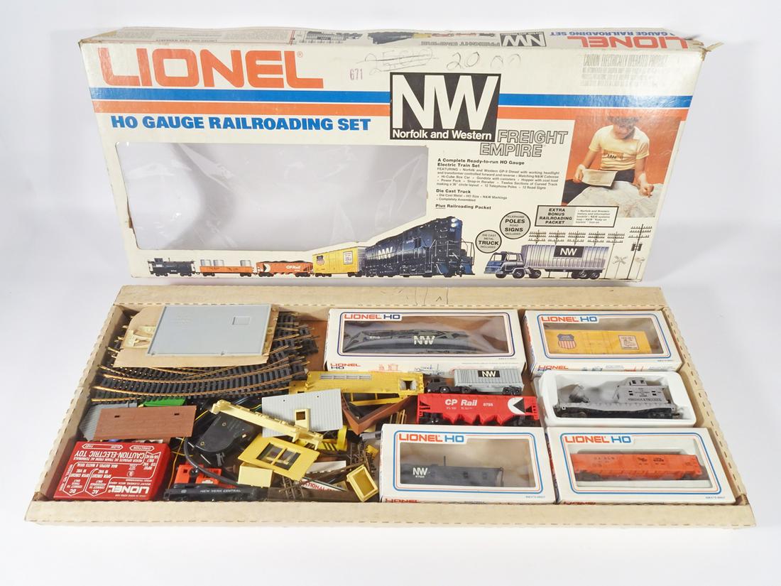 Fundimensions Era Lionel #5-2780 Train Set (1 of 7)