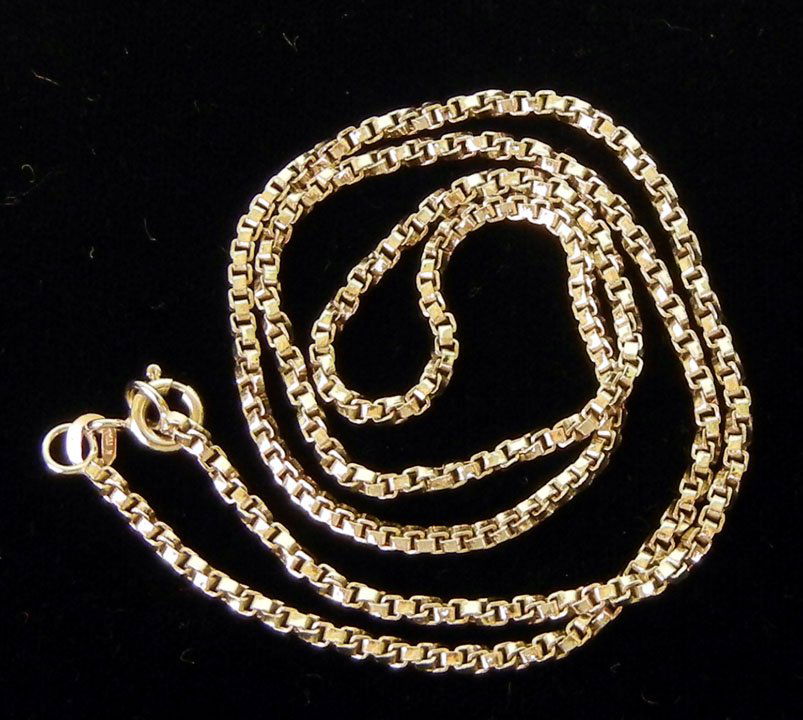 White gold chain, 14k box link chain, 18" long, ma: White gold chain, 14k box link chain, 18" long, marked 14k Italy, weight 4.9 grams/3.1 dwt, contemporary