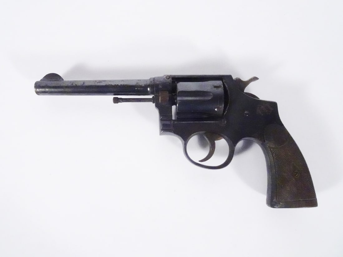 Guaranteed Rural revolver: Guaranteed model Rural double action revolver. 32-20 caliber, 6 rounds cylinder fed. Serial number 19065. 5" barrel, length overall 10 1/4". Spanish copy of Smith & Wesson. Dated 1925. C&R - YES / Ins