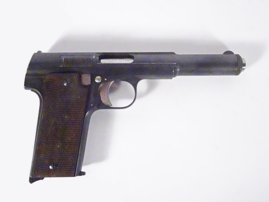 Unceta Y Compania Astra 400 model 1921 semi-automatic pistol: Unceta Y Compania Astra 400 model 1921 semi-automatic pistol. 9mm LARGO and 38 caliber, 8 round magazine fed. Serial number 83713. Serial numbers on slide and frame match.6" barrel. Includes one magaz
