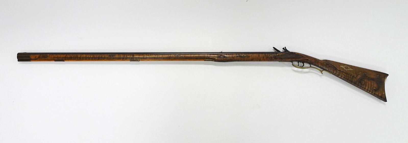 Kentucky full stock flintlock kit rifle: Kentucky full stock flintlock kit rifle. No serial number.42" octagonal barrel. Overall length 57". C&R - NO / Instacheck - NO.