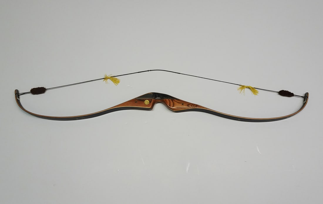 Bear Kodiak Magnum recurve bow: Bear Kodiak Magnum recurve bow. Gold medallion. 65#. AMO = 52". Manufactured in Gainesville, FL (post 1978).