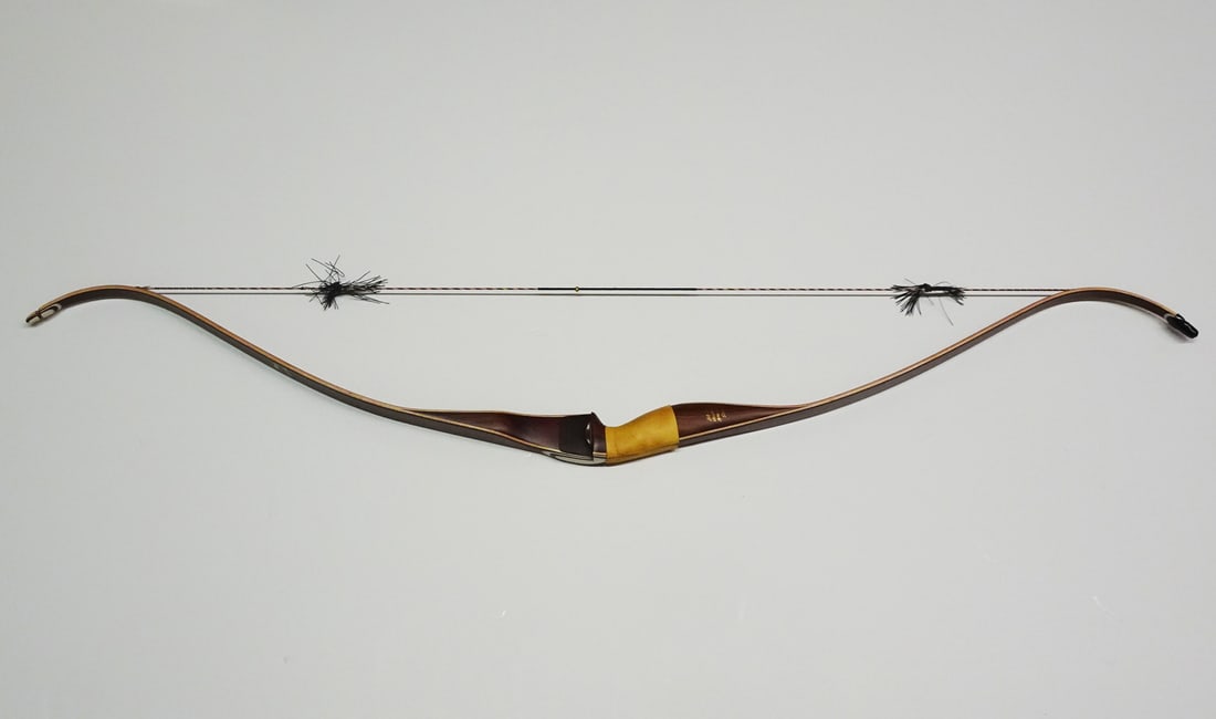 Bear Kodiak BA-19 recurve bow: Bear Kodiak BA-19 recurve bow. Copper medallion. 50#. AMO = 60". Manufactured in Gainesville, FL (post 1978).