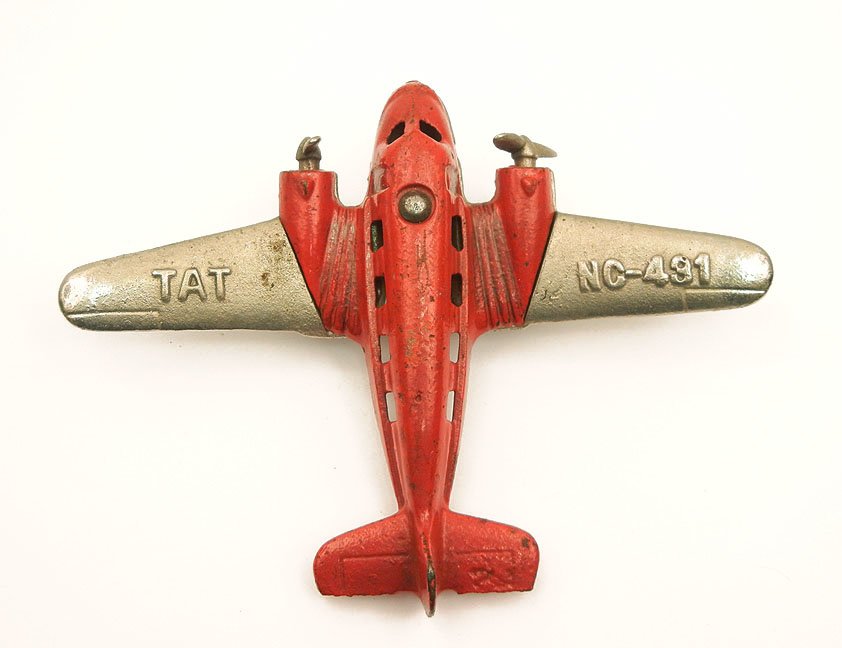 Hubley cast iron Twin Engined TAT NC-431, 5 3/4" h: Hubley cast iron Twin Engined TAT NC-431, 5 3/4" high