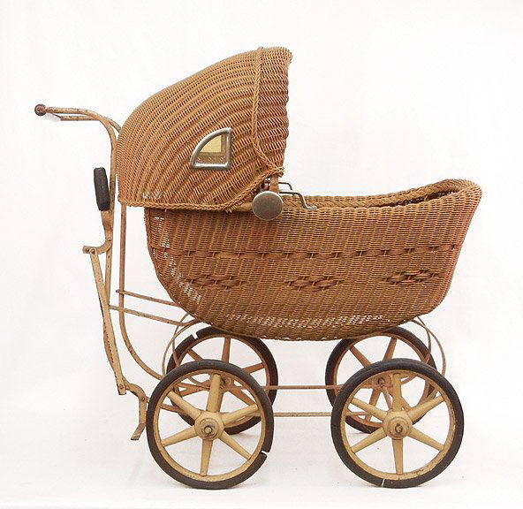 90A Vintage wicker baby carriage, metal frame, Lot 0090A