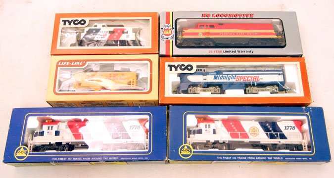 Lot of Tyco, AHM, and Life-like trains in original: Lot of Tyco, AHM, and Life-like trains in original boxes