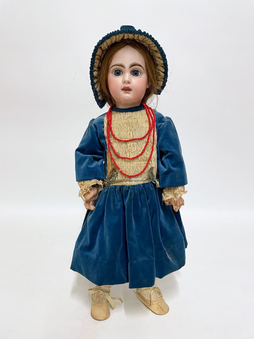 Bisque Tete Jumeau fashion doll: Bisque Tete Jumeau fashion doll, 18", stamped Tete Jumeau on back of bisque head, blue paperweight eyes, painted lashes, feathered brows, pierced ears, open mouth with teeth, shaded and accented lips,