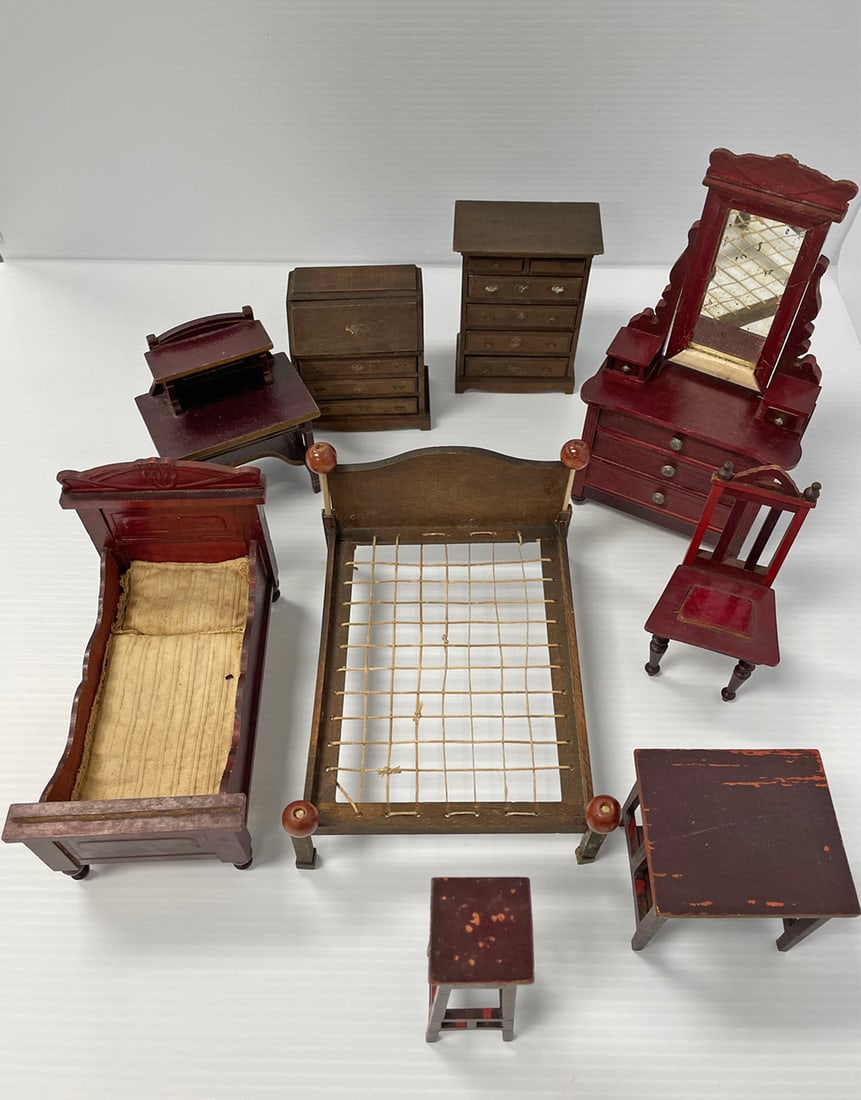 Assorted doll furniture (1 of 4)