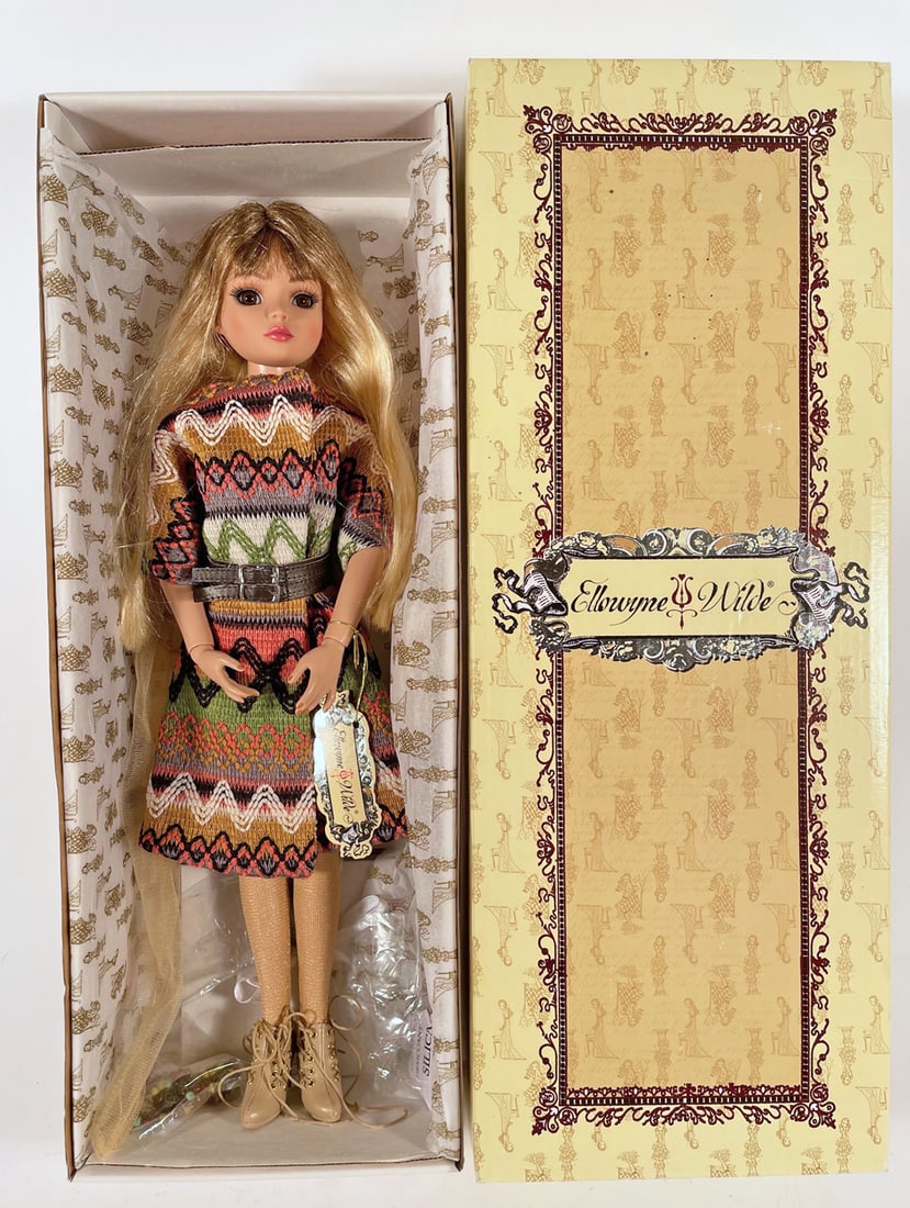 Ellowyne Wilde doll in box (1 of 3)