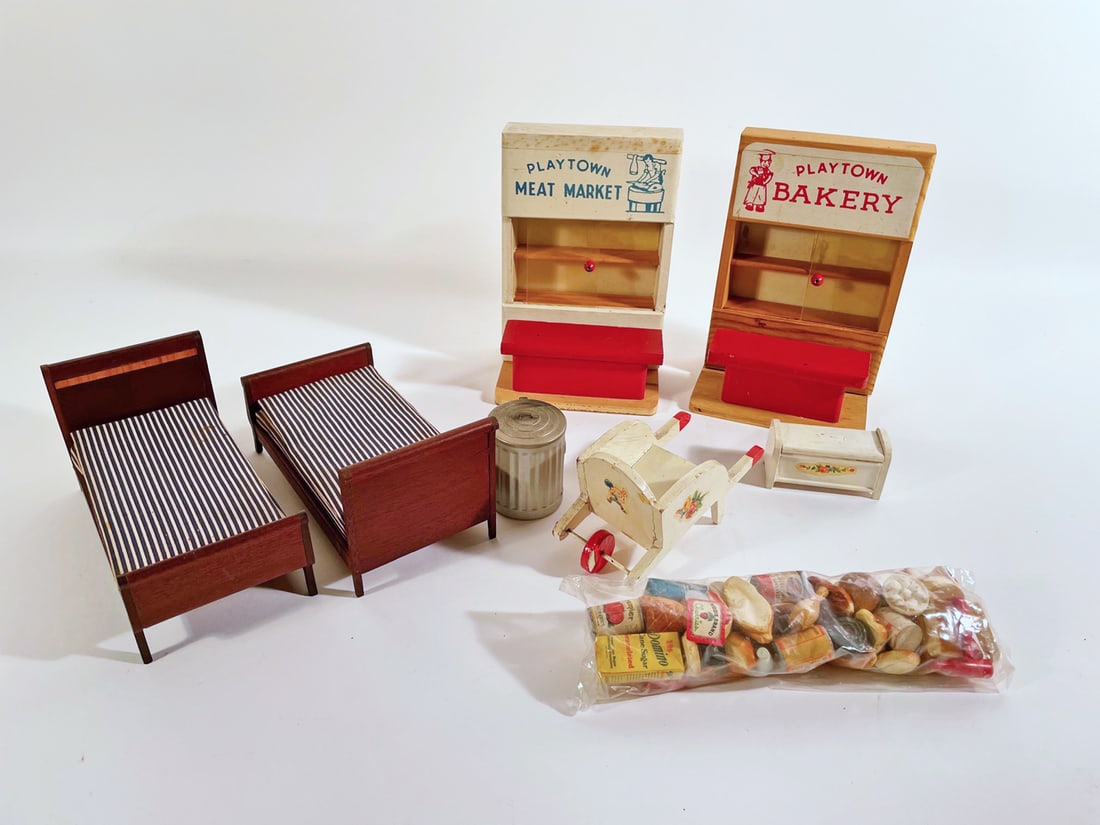 Playtown displays and dollhouse furniture (1 of 1)