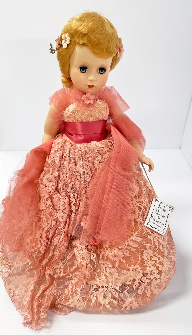 1950's Nancy Ann Style Show Glamorous doll (1 of 4)